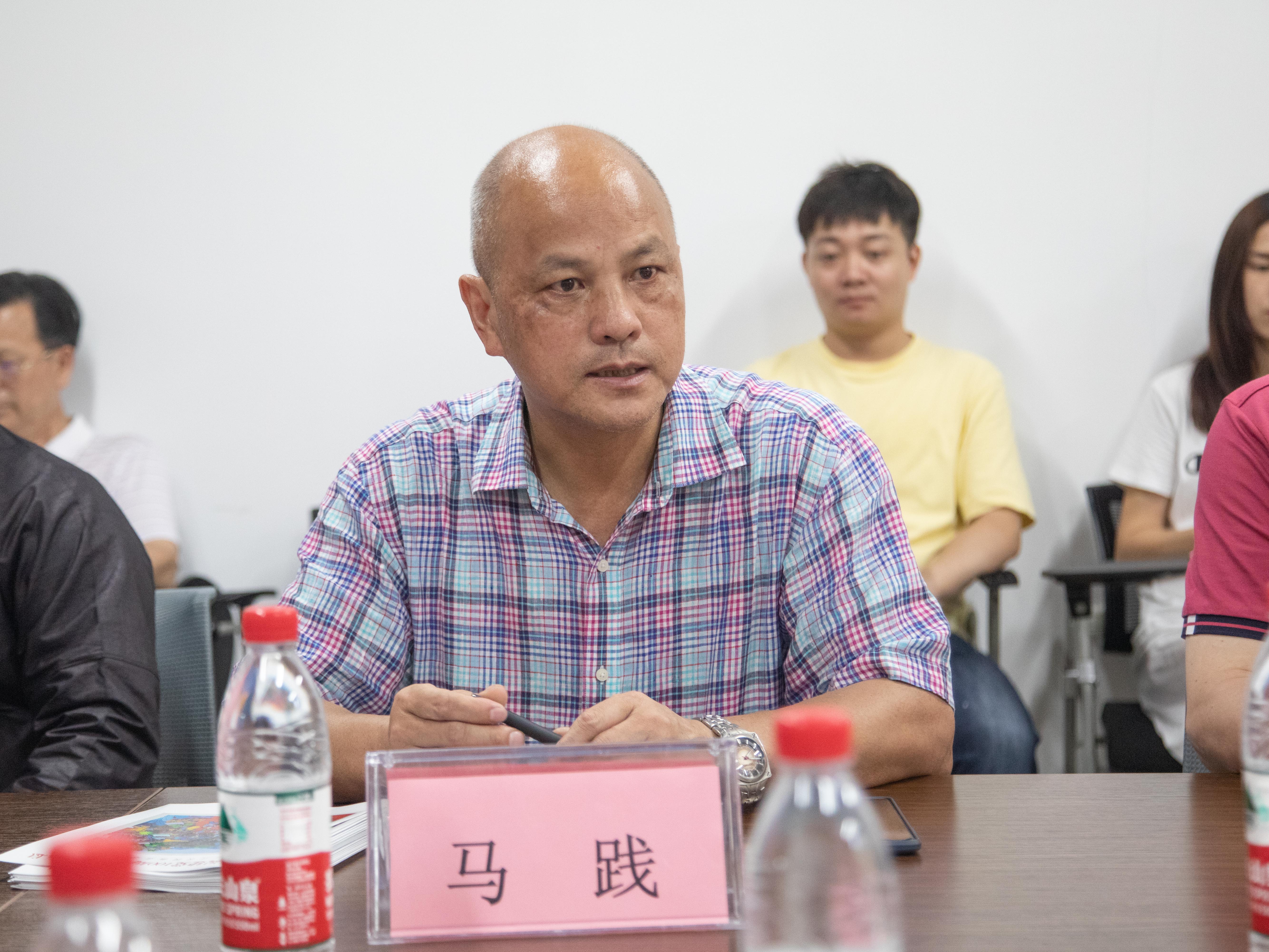 柳州市文联兼职副主席,民间文艺家协会主席,我校艺术学院教师马践主持